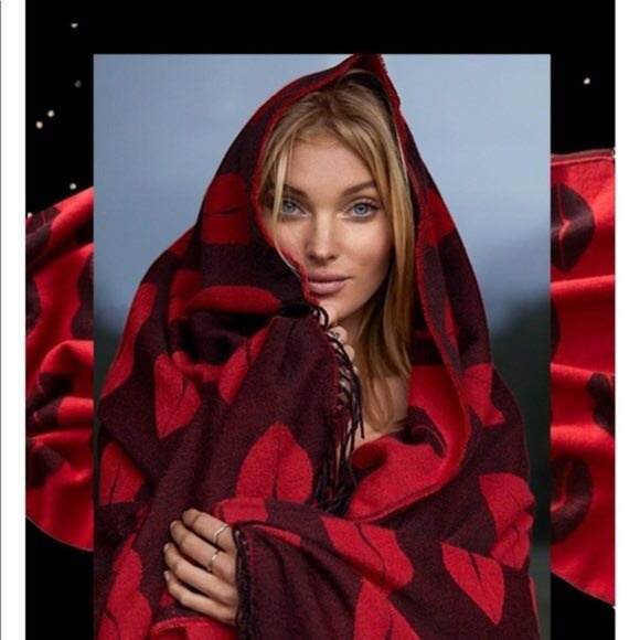 Victoria's Secret Other - VS Kiss Blanket / Throw